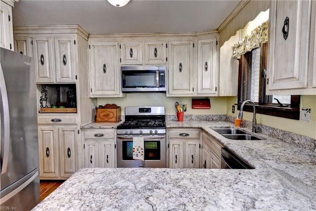 15465 Holly DR, Smithfield, VA 23430