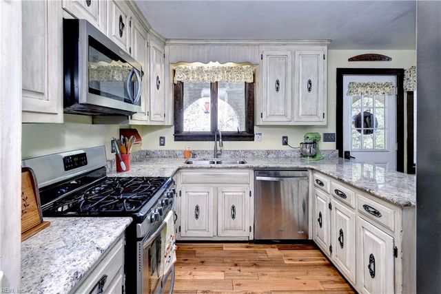 15465 Holly DR, Smithfield, VA 23430