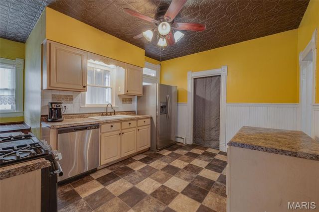 411 Center Street, Farmington, MO 63640