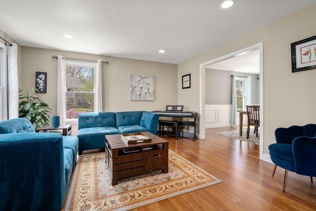 16 Heather Lane, Southborough, MA 01772