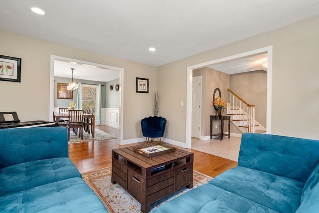 16 Heather Lane, Southborough, MA 01772