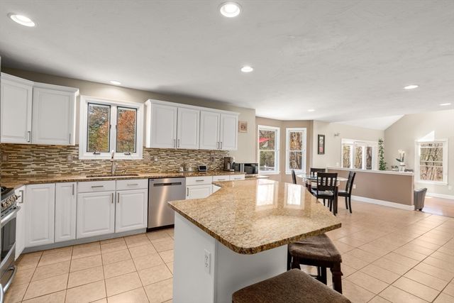 16 Heather Lane, Southborough, MA 01772