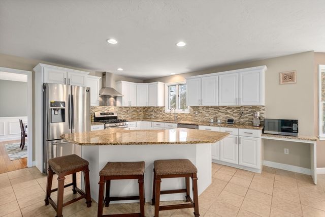 16 Heather Lane, Southborough, MA 01772