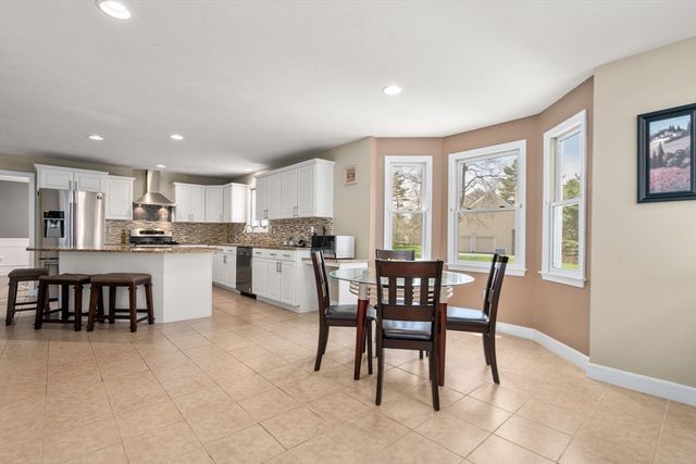 16 Heather Lane, Southborough, MA 01772