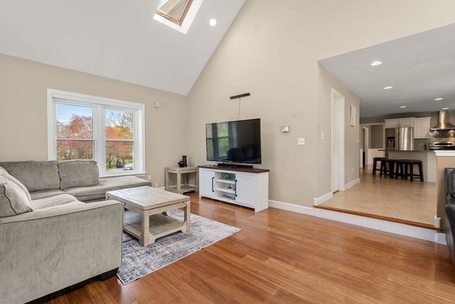 16 Heather Lane, Southborough, MA 01772