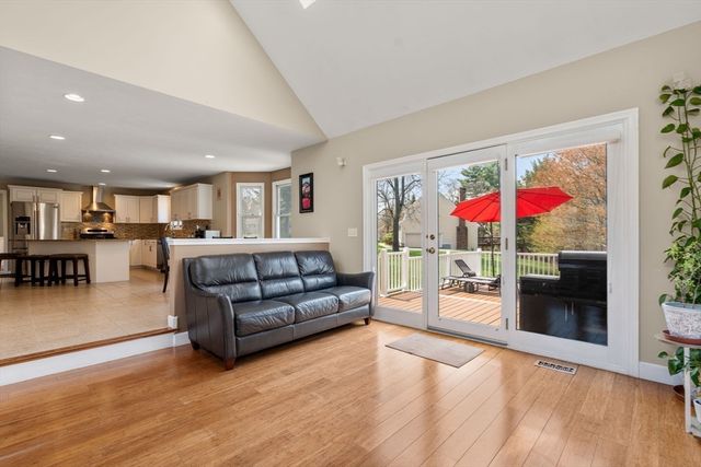 16 Heather Lane, Southborough, MA 01772