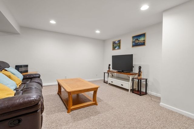 16 Heather Lane, Southborough, MA 01772