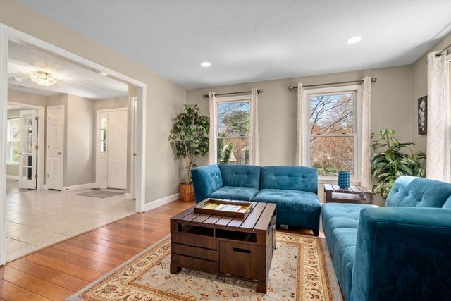 16 Heather Lane, Southborough, MA 01772