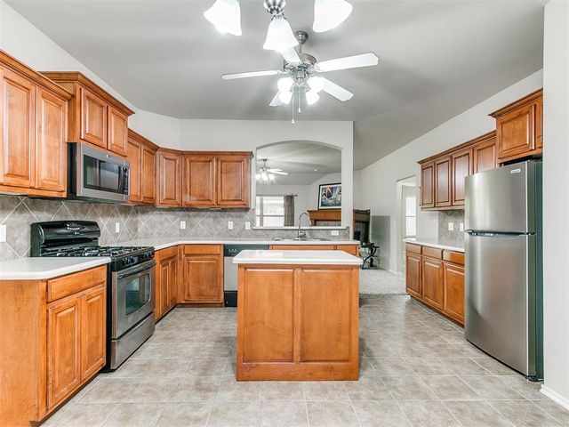 2129 Appalachian Trail, Edmond, OK 73003