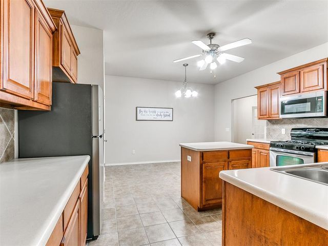 2129 Appalachian Trail, Edmond, OK 73003