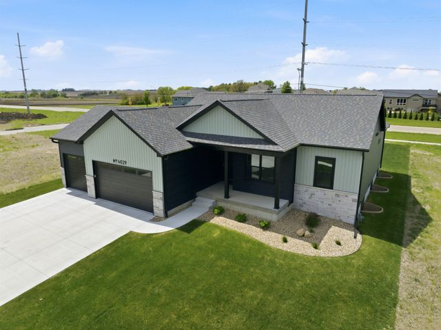 4029 Broomfield Drive, Cedar Falls, IA 50613