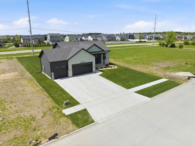 4029 Broomfield Drive, Cedar Falls, IA 50613