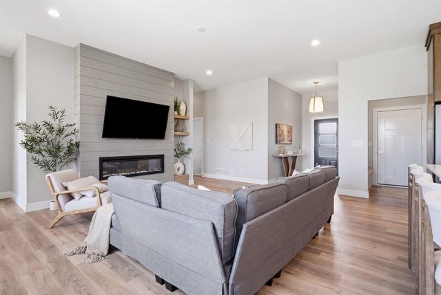 4029 Broomfield Drive, Cedar Falls, IA 50613