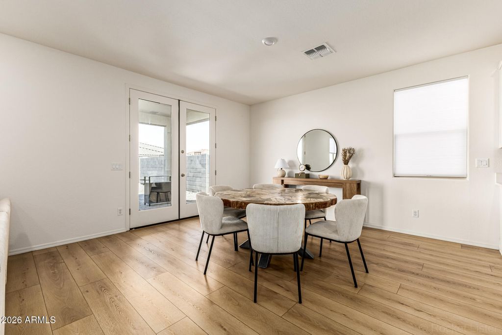 Image 10 of property listing at 3022 W ESTES Way, Laveen, AZ 85339