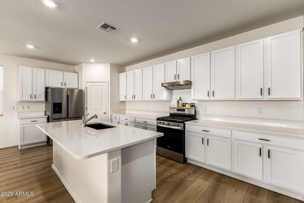 Image 13 of property listing at 3022 W ESTES Way, Laveen, AZ 85339