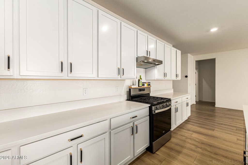 Image 16 of property listing at 3022 W ESTES Way, Laveen, AZ 85339