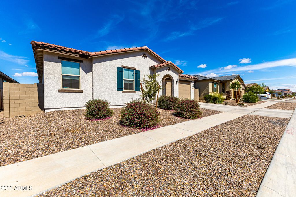 Image 5 of property listing at 3022 W ESTES Way, Laveen, AZ 85339