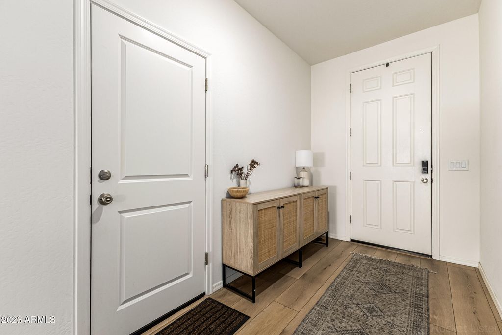 Image 7 of property listing at 3022 W ESTES Way, Laveen, AZ 85339