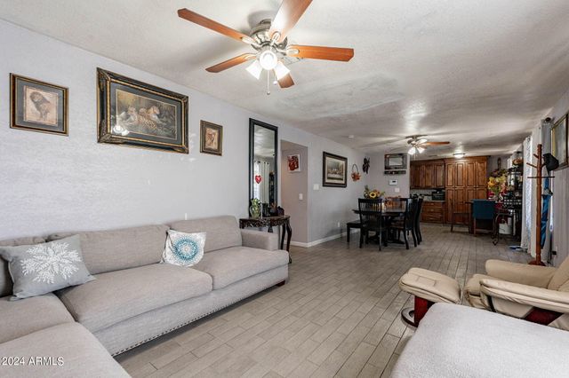 2022 W ASTER Drive, Phoenix, AZ 85029