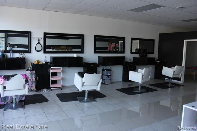 2325 S Venoy Road, Westland, MI 48186