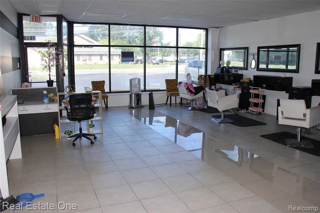 2325 S Venoy Road, Westland, MI 48186