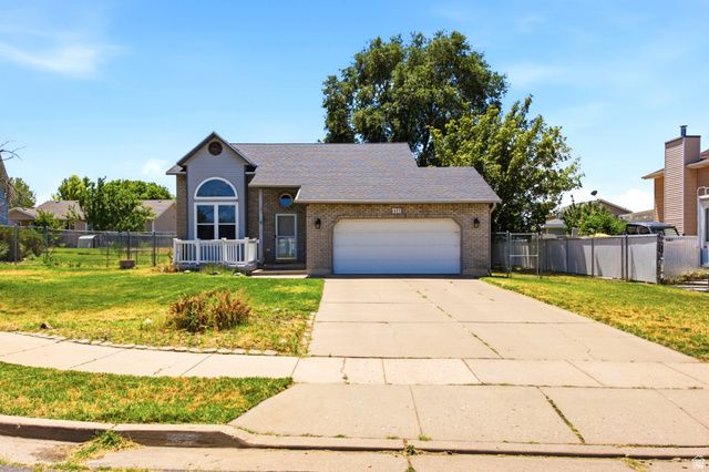 621 W 1000 N, Clinton, UT 84015