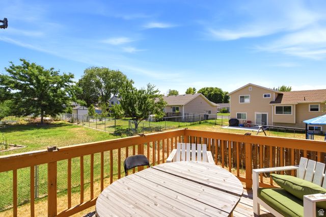 621 W 1000 N, Clinton, UT 84015