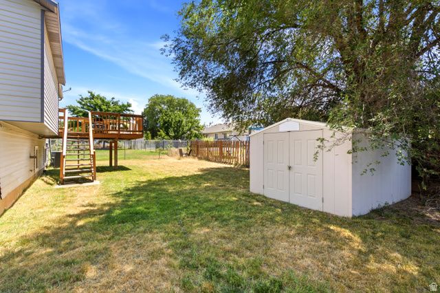 621 W 1000 N, Clinton, UT 84015