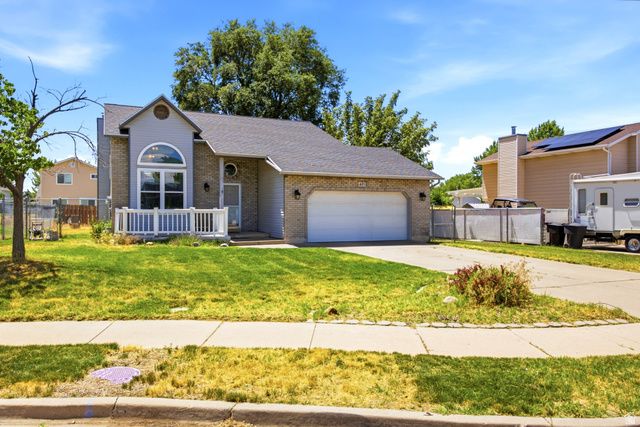 621 W 1000 N, Clinton, UT 84015