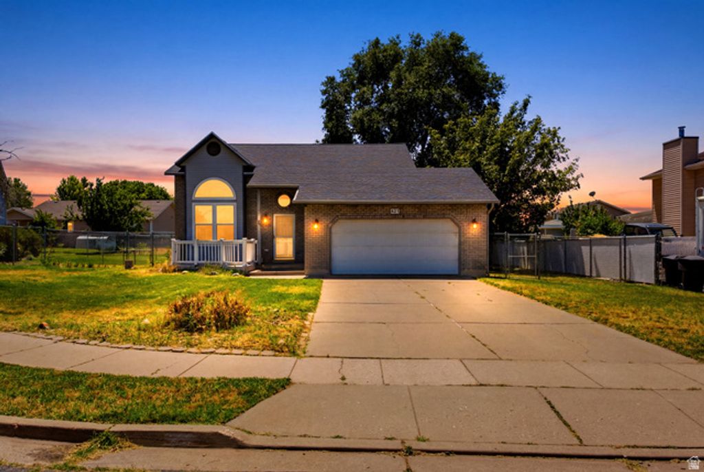 621 W 1000 N, Clinton, UT 84015