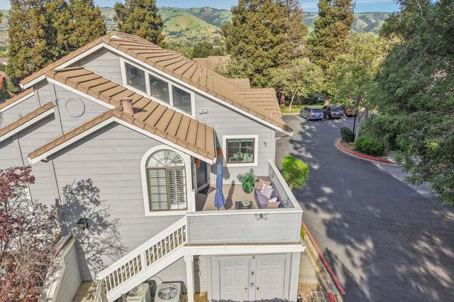 2890 Buena Crest Court, San Jose, CA 95121