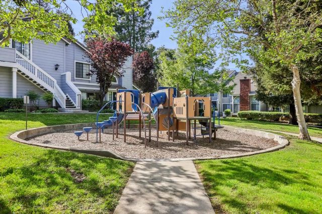 2890 Buena Crest Court, San Jose, CA 95121