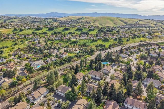 2890 Buena Crest Court, San Jose, CA 95121