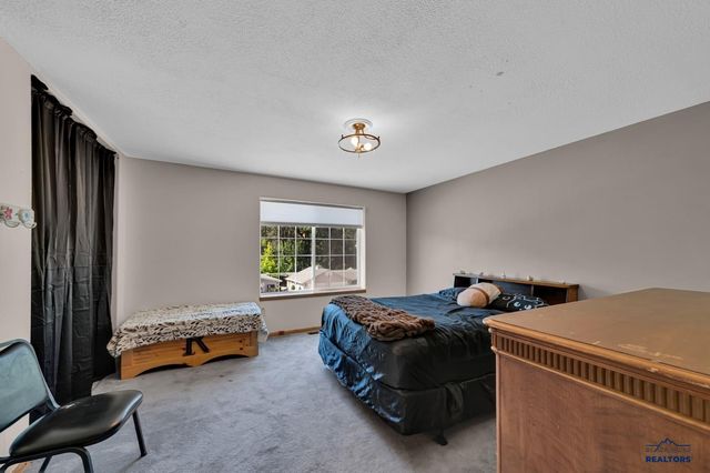 1302 ST CLOUD ST, Rapid City, SD 57701