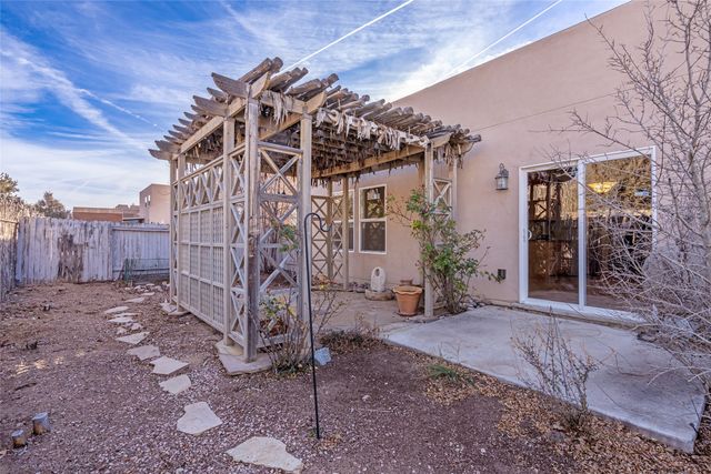 3984 Montana Verde, Santa Fe, NM 87507