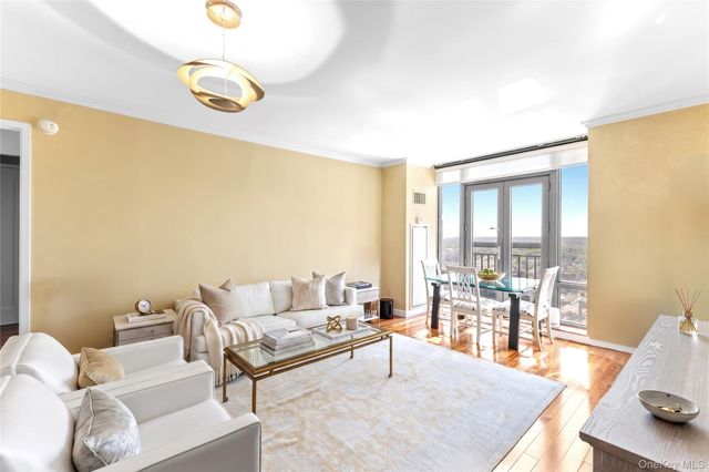 10 City Place PH2C, White Plains, NY 10601