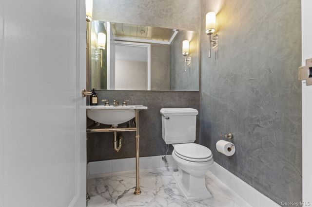 10 City Place PH2C, White Plains, NY 10601