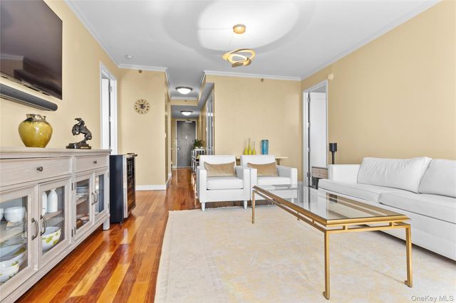 10 City Place PH2C, White Plains, NY 10601