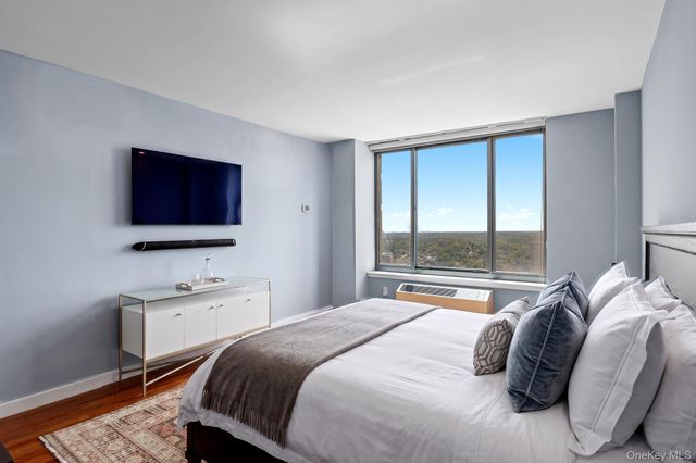 10 City Place PH2C, White Plains, NY 10601