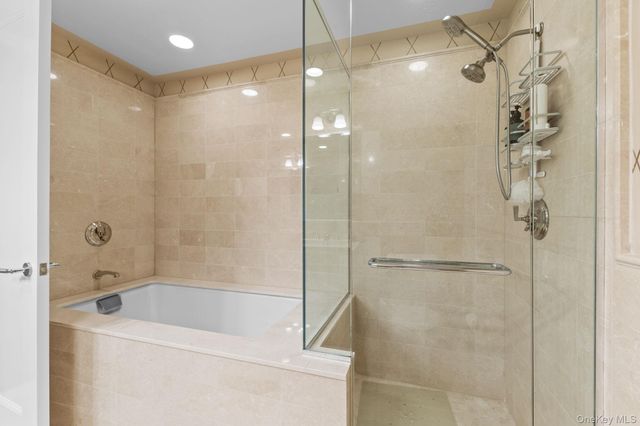 10 City Place PH2C, White Plains, NY 10601