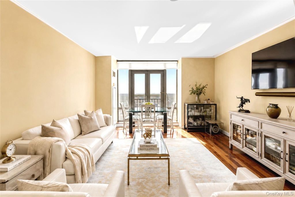 10 City Place PH2C, White Plains, NY 10601