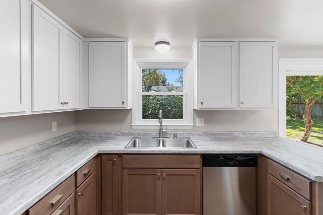 925 LA CROIX AVENUE, Green Bay, WI 54304