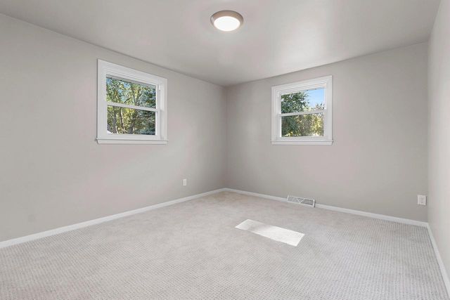 925 LA CROIX AVENUE, Green Bay, WI 54304