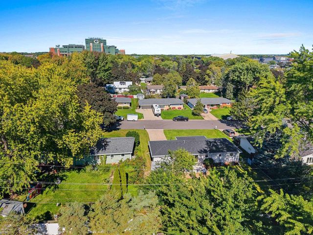 925 LA CROIX AVENUE, Green Bay, WI 54304