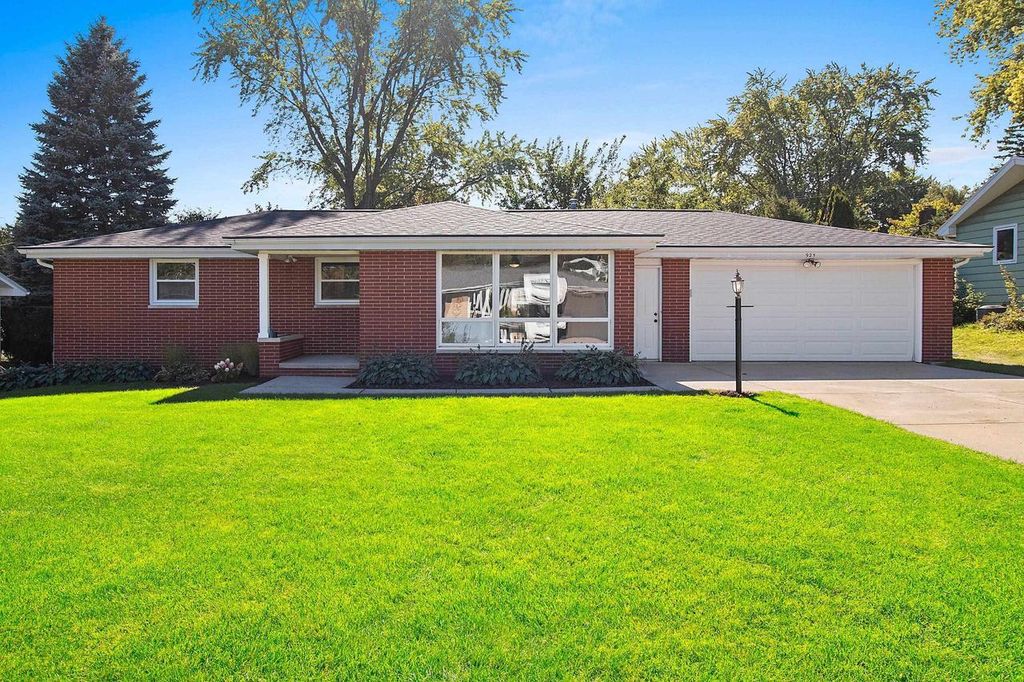 925 LA CROIX AVENUE, Green Bay, WI 54304