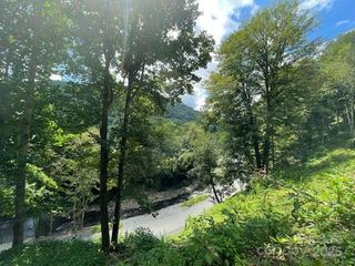 2457 N US 19E Highway, Newland, NC 28657