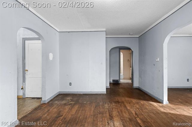 1125 E Hayes Avenue, Hazel Park, MI 48030