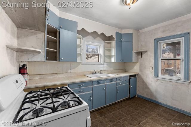 1125 E Hayes Avenue, Hazel Park, MI 48030