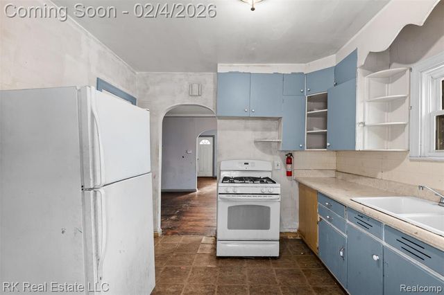 1125 E Hayes Avenue, Hazel Park, MI 48030