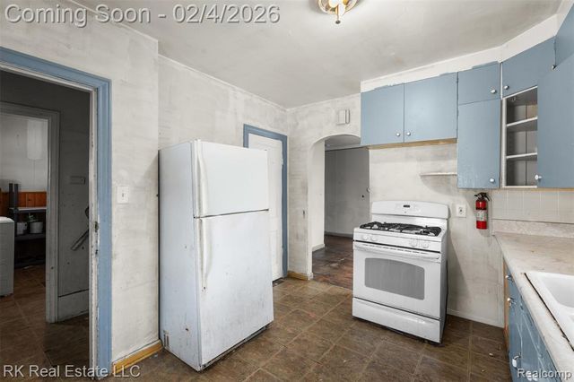 1125 E Hayes Avenue, Hazel Park, MI 48030